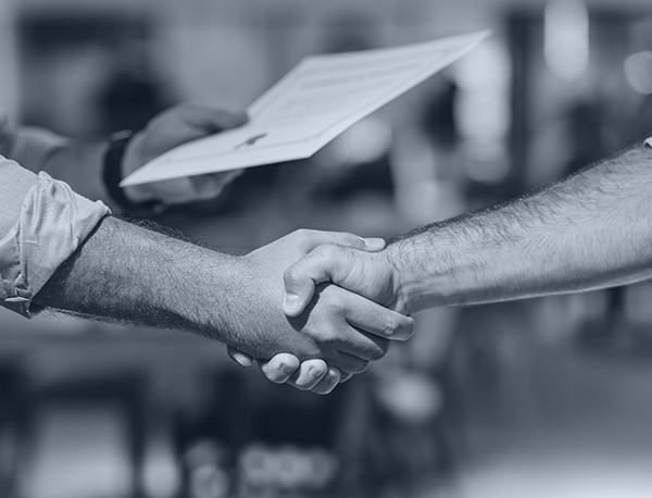 Les Slasheurs s'adresse aux travailleurs indépendants et micro-entrepreneurs, artisans et commerçants, petites entreprises, TPEet Professions libérales